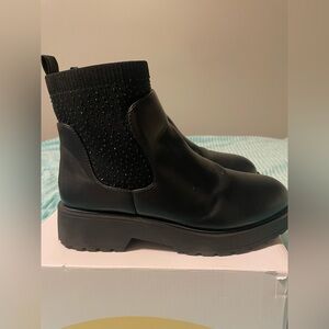 Marc Fisher kids black leather Chelsea boots